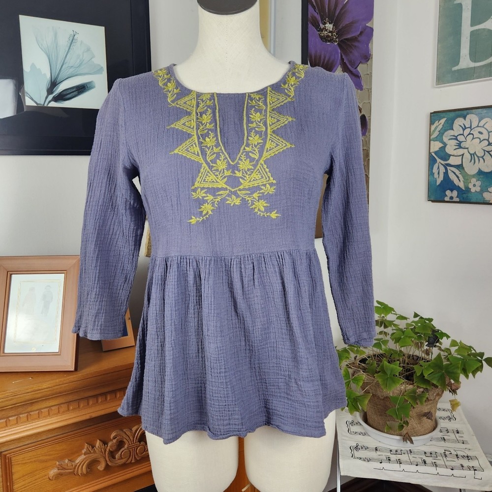 Polagram Peplum Embroidered Top Size S/P